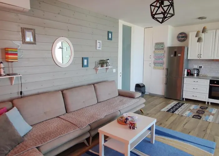 Luxury In Qerret アパート